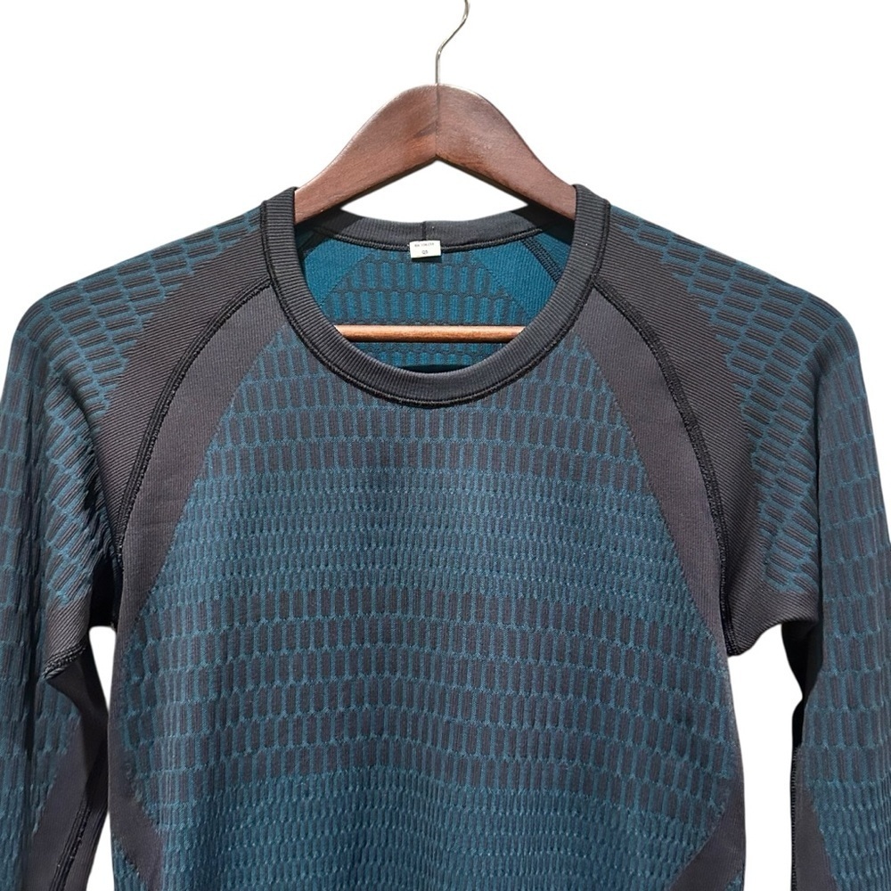 Lululemon Women's Green & Black About That Base Long Sleeve Tee Size 6 - Picture 2 of 9